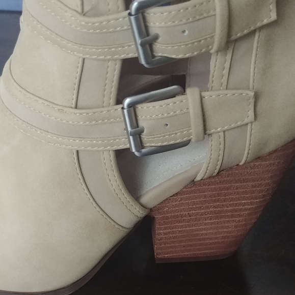 NEW 🌺 Charles David Naval Suede Booties - Picture 4 of 9